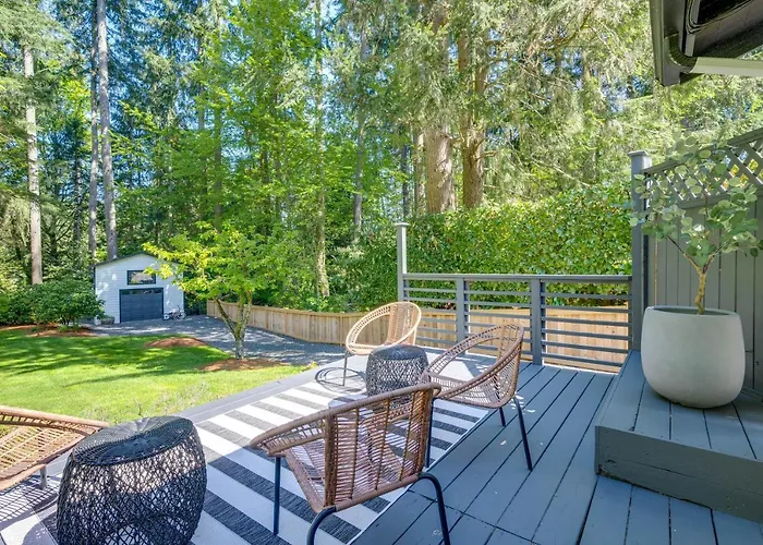Modern Home 3 Miles To Woodinville Wine Country!