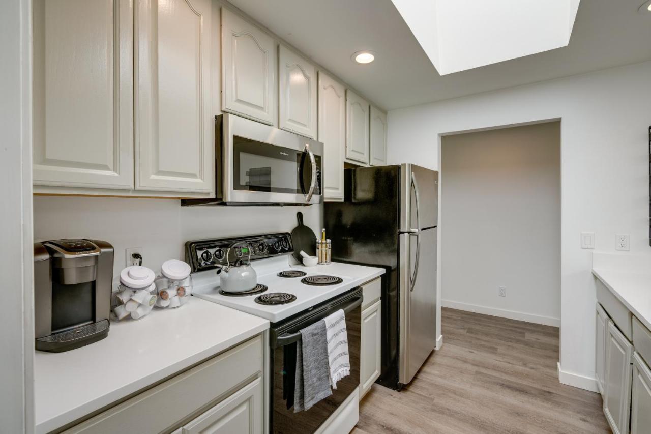 Holiday home Modern 3 Miles To Wine Country! *