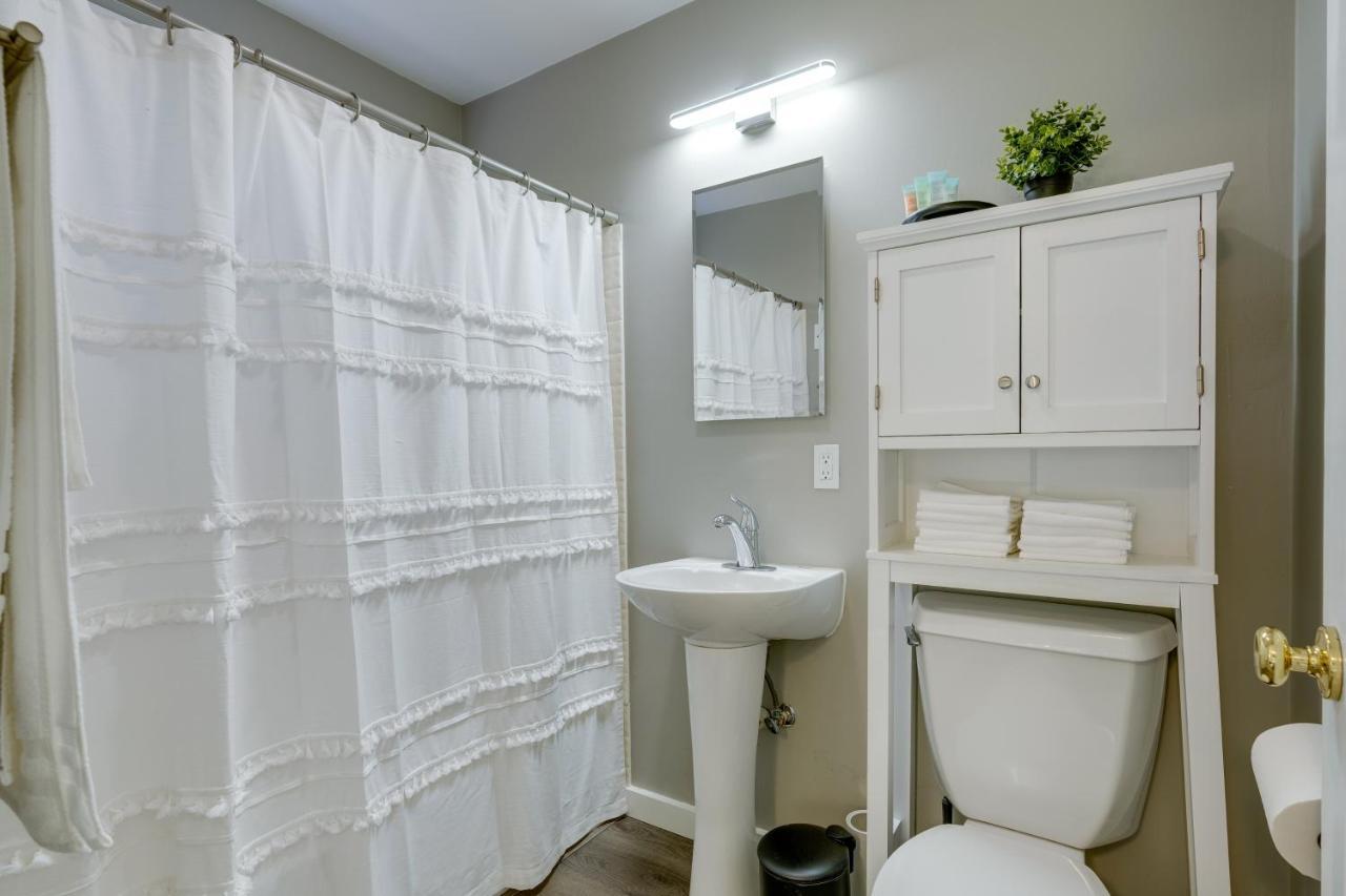 Holiday home Modern 3 Miles To Wine Country!