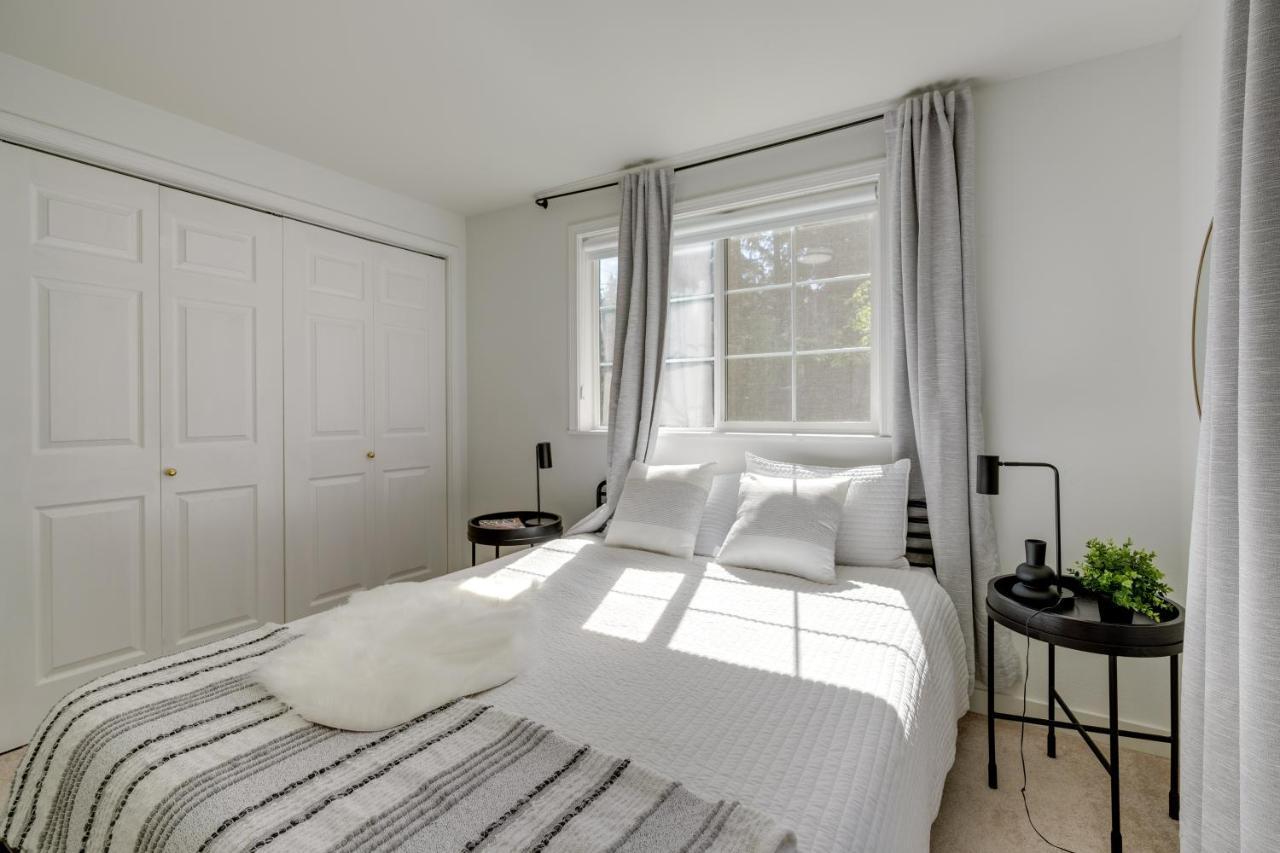 Holiday home Modern 3 Miles To Wine Country! Woodinville